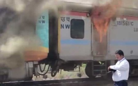 ହମ୍‌ସଫର ଏକ୍ସପ୍ରେସରେ ଲାଗିଲା ନିଆଁ