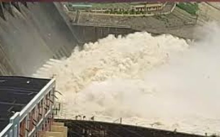 ହୀରାକୁଦ ଜଳଭଣ୍ଡାର: ୧୦ଟି ଗେଟ୍ ଦେଇ ନିଷ୍କାସିତ ହେଉଛି ବନ୍ୟାଜଳ