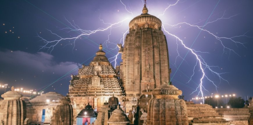 ବଜ୍ରପାତରେ ଲିଙ୍ଗରାଜ ମନ୍ଦିରର ପତାକା ପୋଡ଼ିଗଲା