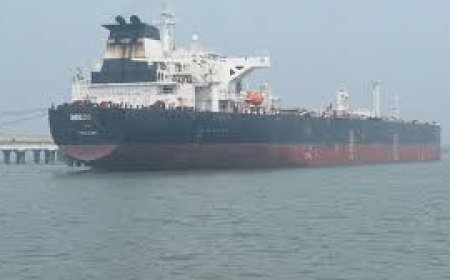 ଟଳିବ ତେଳ ସଙ୍କଟ, ମୁମ୍ବାଇରେ ପହଞ୍ଚିଲା ତୈଳ ଟ୍ୟାଙ୍କର