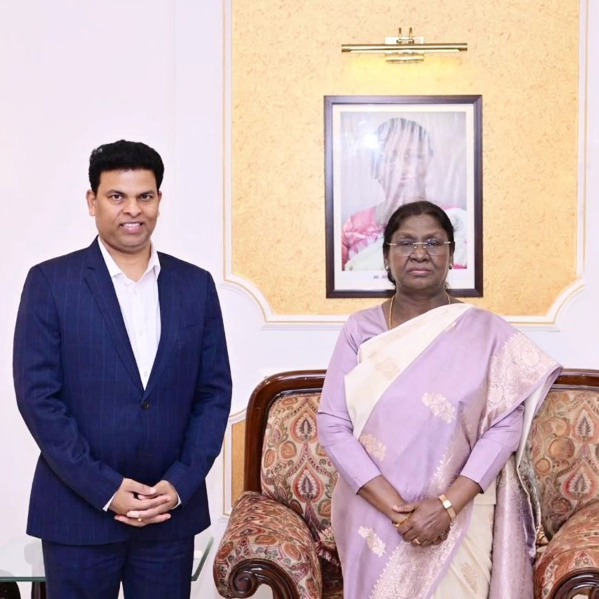 ରାଷ୍ଟ୍ରପତି ଦ୍ରୌପଦୀ ମୁର୍ମୁଙ୍କ ସହ ଓଡିଶାର ସର୍ଜନ ଡ଼ା. ପ୍ରଦୀପ କୁମାର ସେଠୀଙ୍କ ଶିଷ୍ଟାଚାର ଭେଟ।